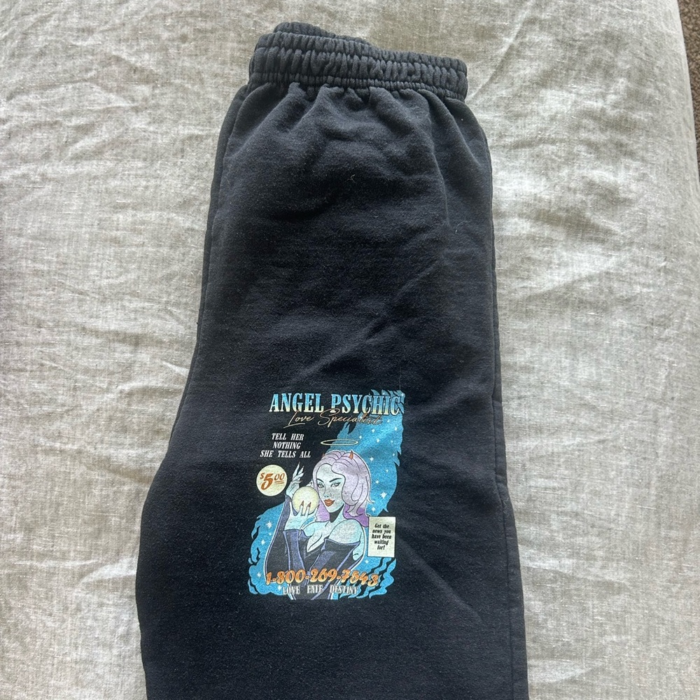 Boys lie black sweatpants